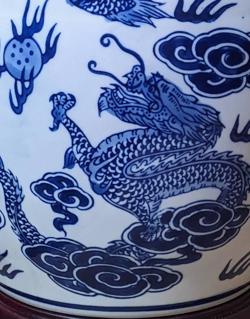 Round Dragon Lamp